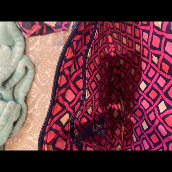 Vera Bradley crossbody - Picture 3 of 4
